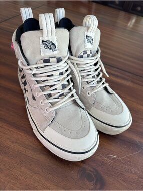 Vans MTE Men’s High-Top Sneakers in Light Gray with Black Checker Detail